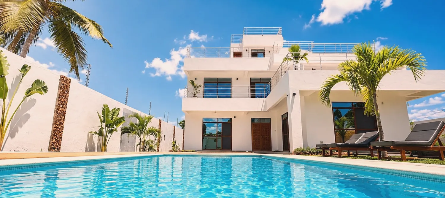 Villa avec piscine et pergola
