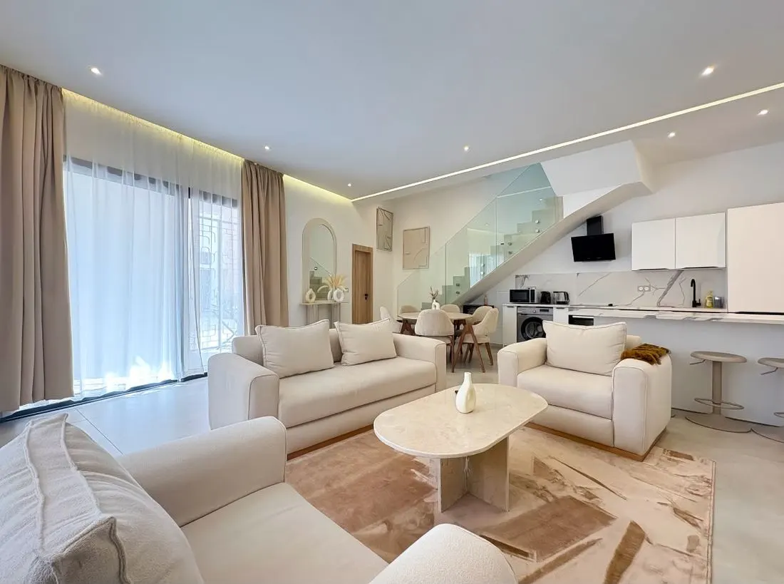 Séjour lumineux d'un appartement géré par Get Host